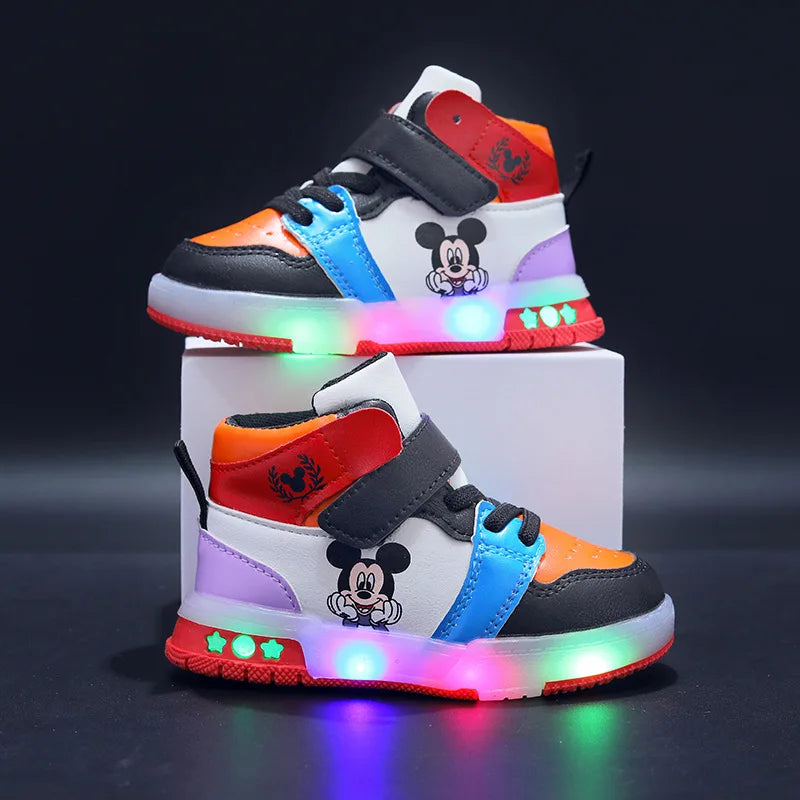 Tênis Infantil Disney Mickey Mouse com Luzes de LED – Diversão e Brilho a Cada Passo!