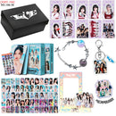 KIT PRESENTE K-POP – BABYMONSTER | BINI | (G)I-DLE | ZB1