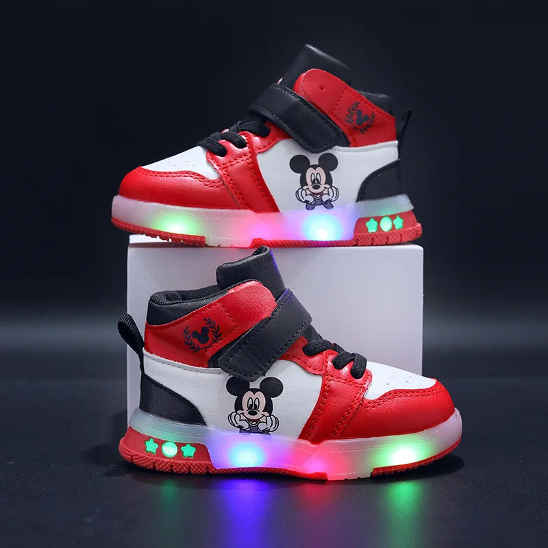 Tênis Infantil Disney Mickey Mouse com Luzes de LED – Diversão e Brilho a Cada Passo!