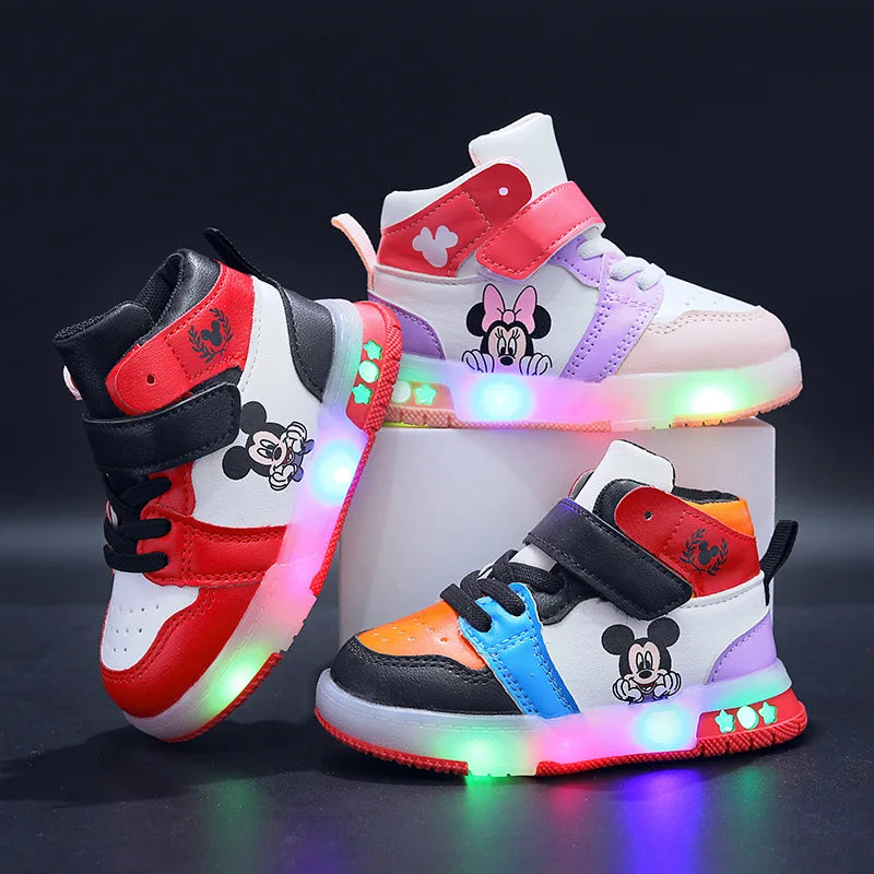 Tênis Infantil Disney Mickey Mouse com Luzes de LED – Diversão e Brilho a Cada Passo!