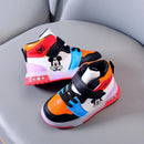 Tênis Infantil Disney Mickey Mouse com Luzes de LED – Diversão e Brilho a Cada Passo!